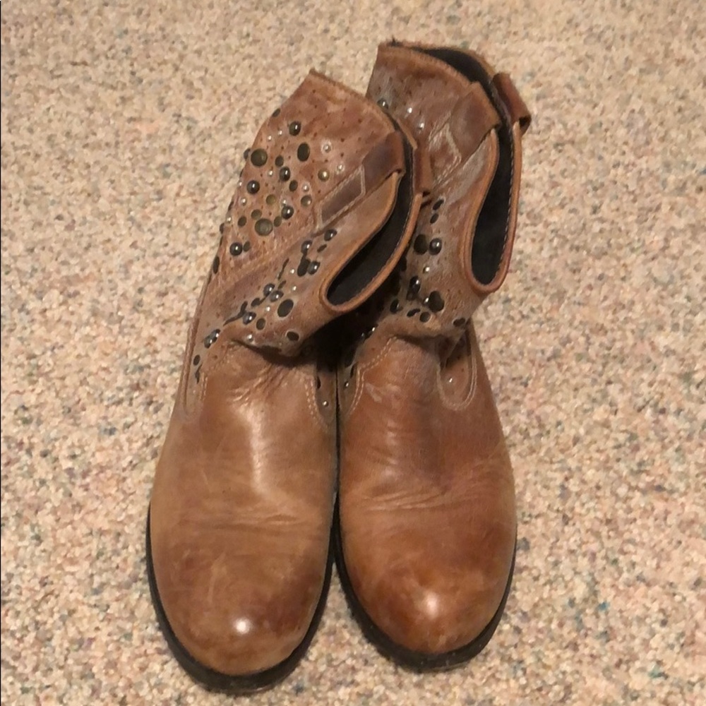 Steve Madden Studded booties